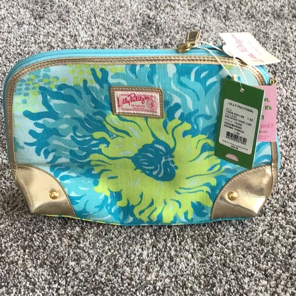 Lilly Pulitzer Handbags - Travel case Lilly Pulitzer